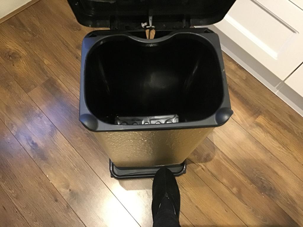 Rotho prullenbak, Huis en Inrichting, Woonaccessoires | Prullenbakken, Gebruikt, Kunststof, 50 tot 75 cm, 30 tot 40 liter, Met pedaal
