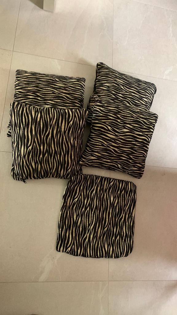 4 kussens met goude tijgerprint, Huis en Inrichting, Woonaccessoires | Kussens, Ophalen, Zo goed als nieuw, Zwart, Vierkant