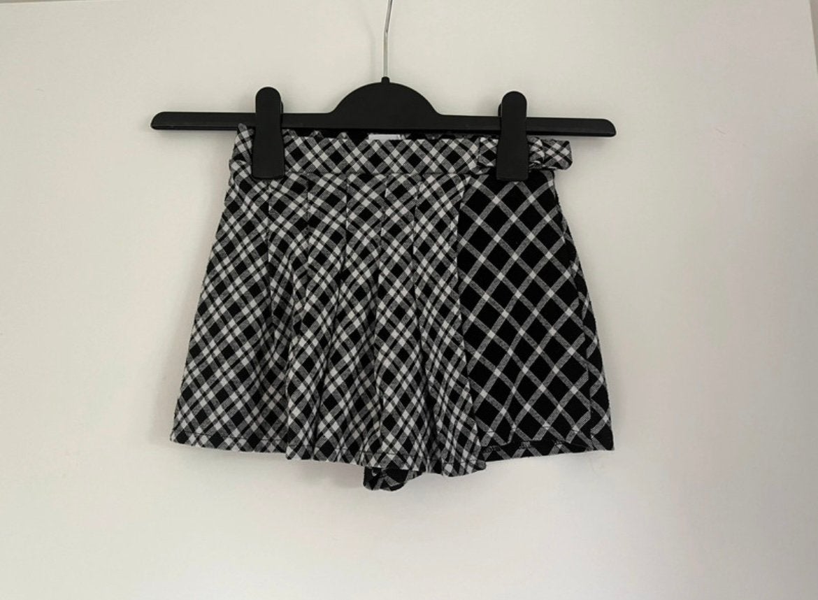 Korte broek/ short met zwart-wit ruitpatroon, maat 128 Zara, Ophalen of Verzenden, Zo goed als nieuw, Meisje, Jurk of Rok