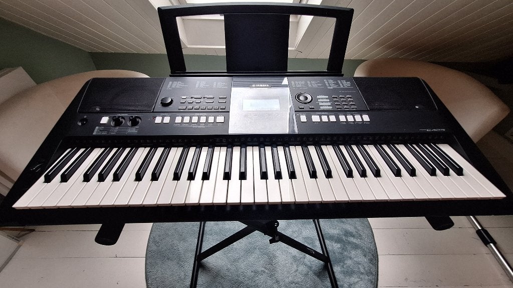 Yamaha PSR-E423 Keyboard met standaard, Ophalen, Yamaha, Met standaard, 61 toetsen