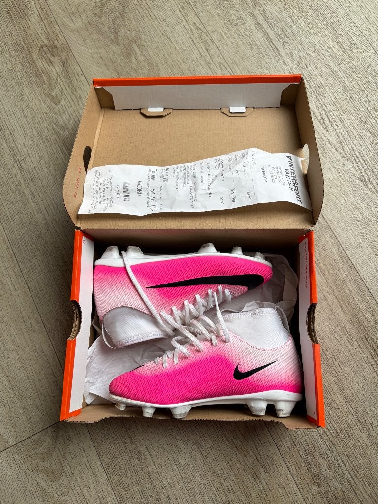 Nieuwe Nike voetbalschoenen maat 32, Maat XS of kleiner, Schoenen, Nieuw, Ophalen of Verzenden