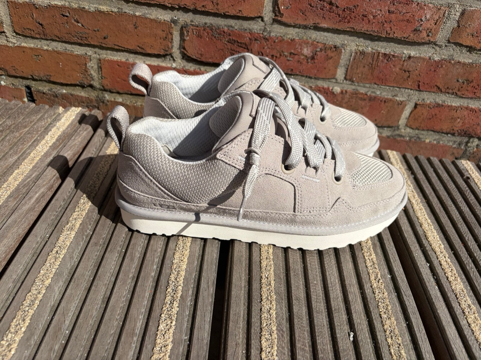 UGG schoenen | Lowmel campfire, Bruin, Ophalen of Verzenden, Sneakers of Gympen, Zo goed als nieuw