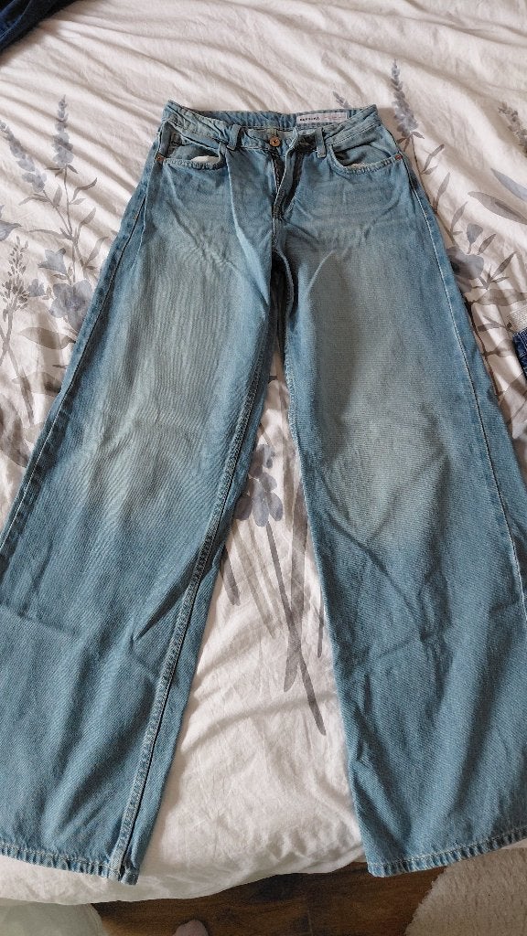 Jeans Bershka maat 34, Blauw, Zo goed als nieuw, W27 (confectie 34) of kleiner, Bershka
