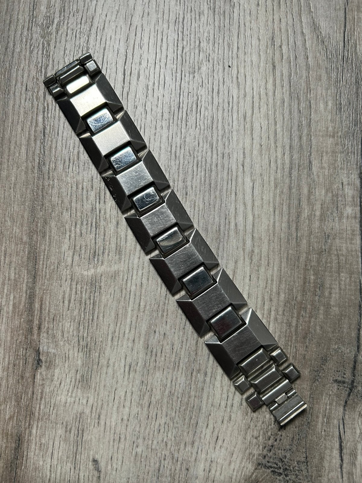 Zware heren armband merk ixxxi., Ophalen, Zo goed als nieuw, Grijs, Staal