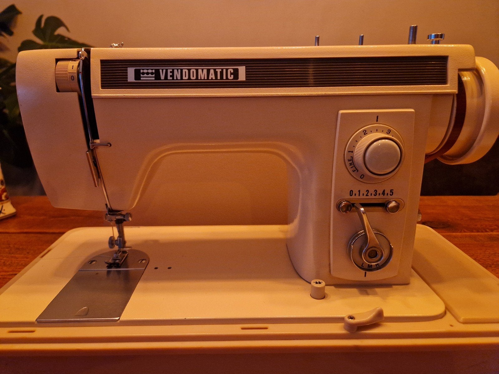 Vendomatic elektrische naaimachine Model 401, Ophalen, Naaimachine, Overige merken