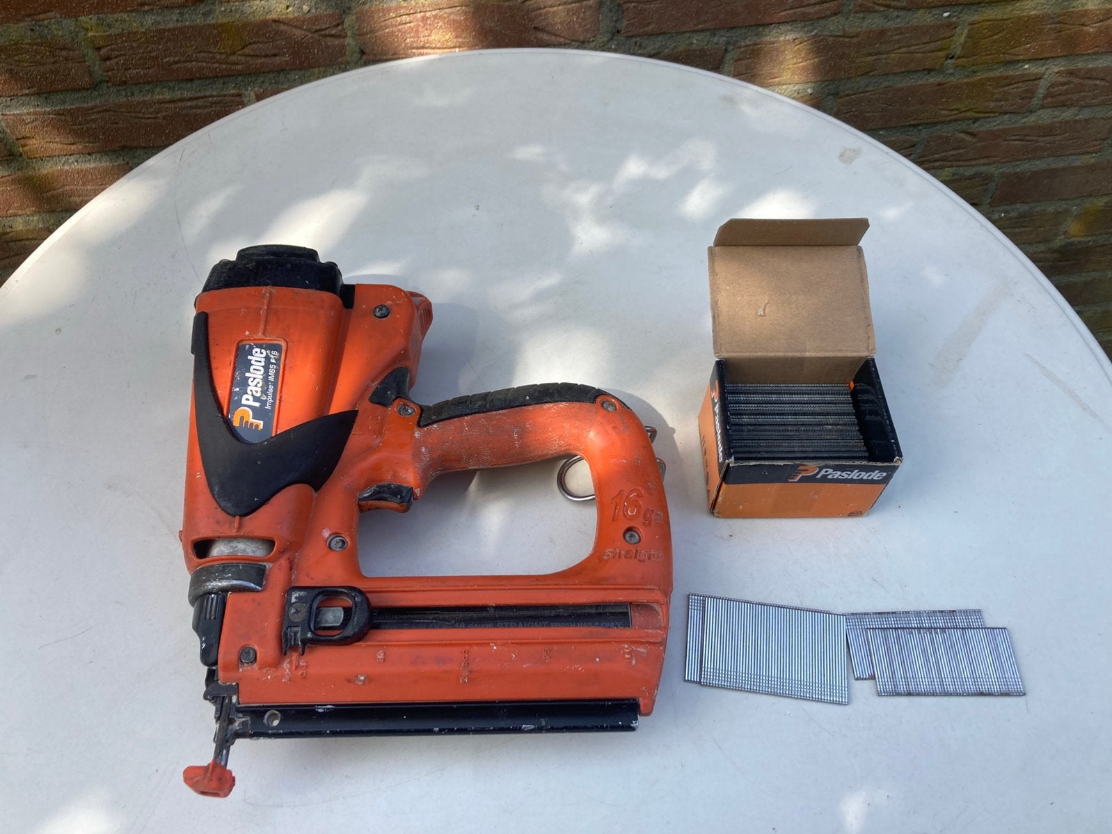 Paslode IMF65 F16 lithium tacker op gas met nagels, Ophalen of Verzenden, Gebruikt