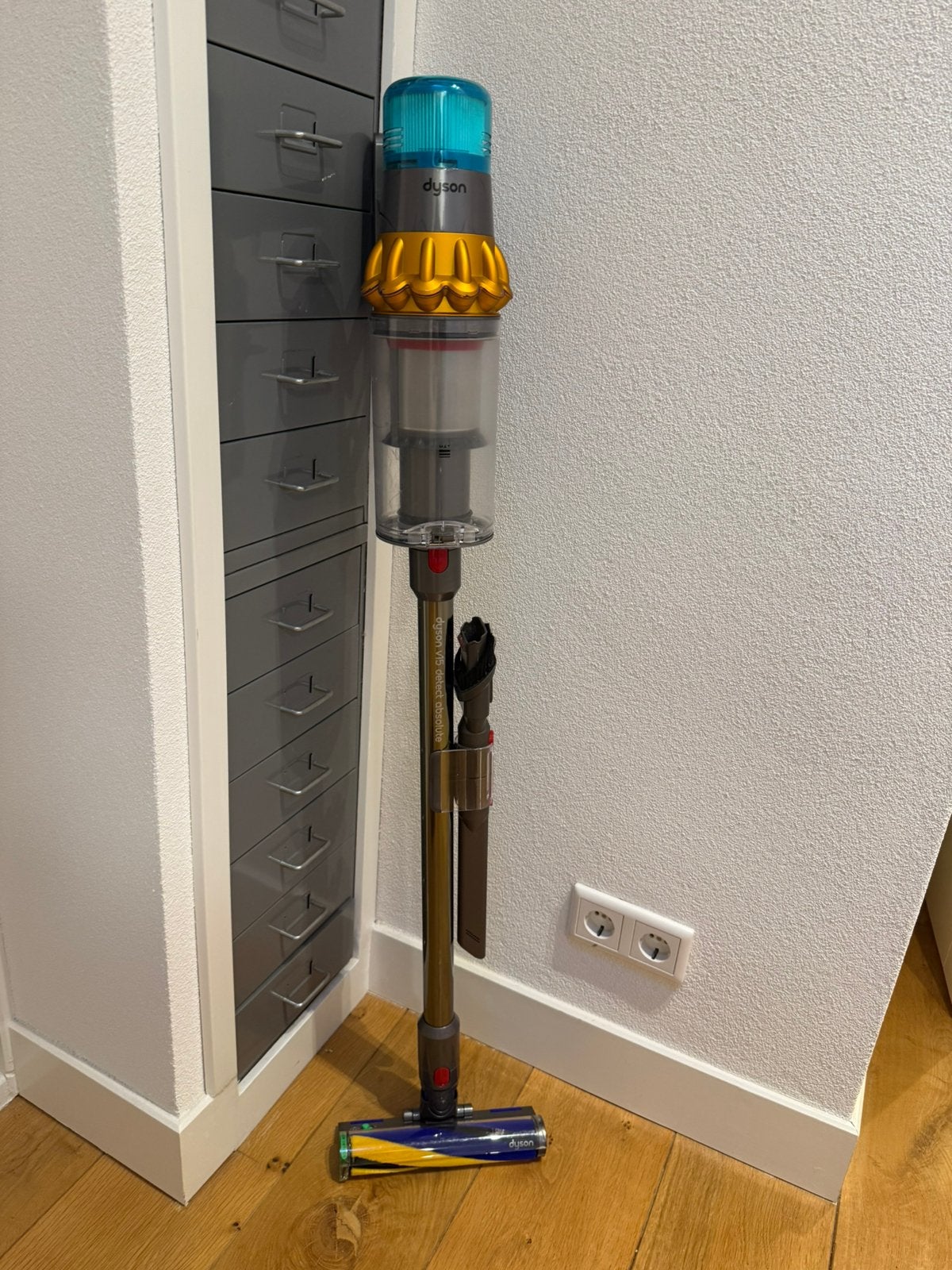 Dyson V15 Detect Absolute, Witgoed en Apparatuur, Stofzuigers, Ophalen, Zo goed als nieuw