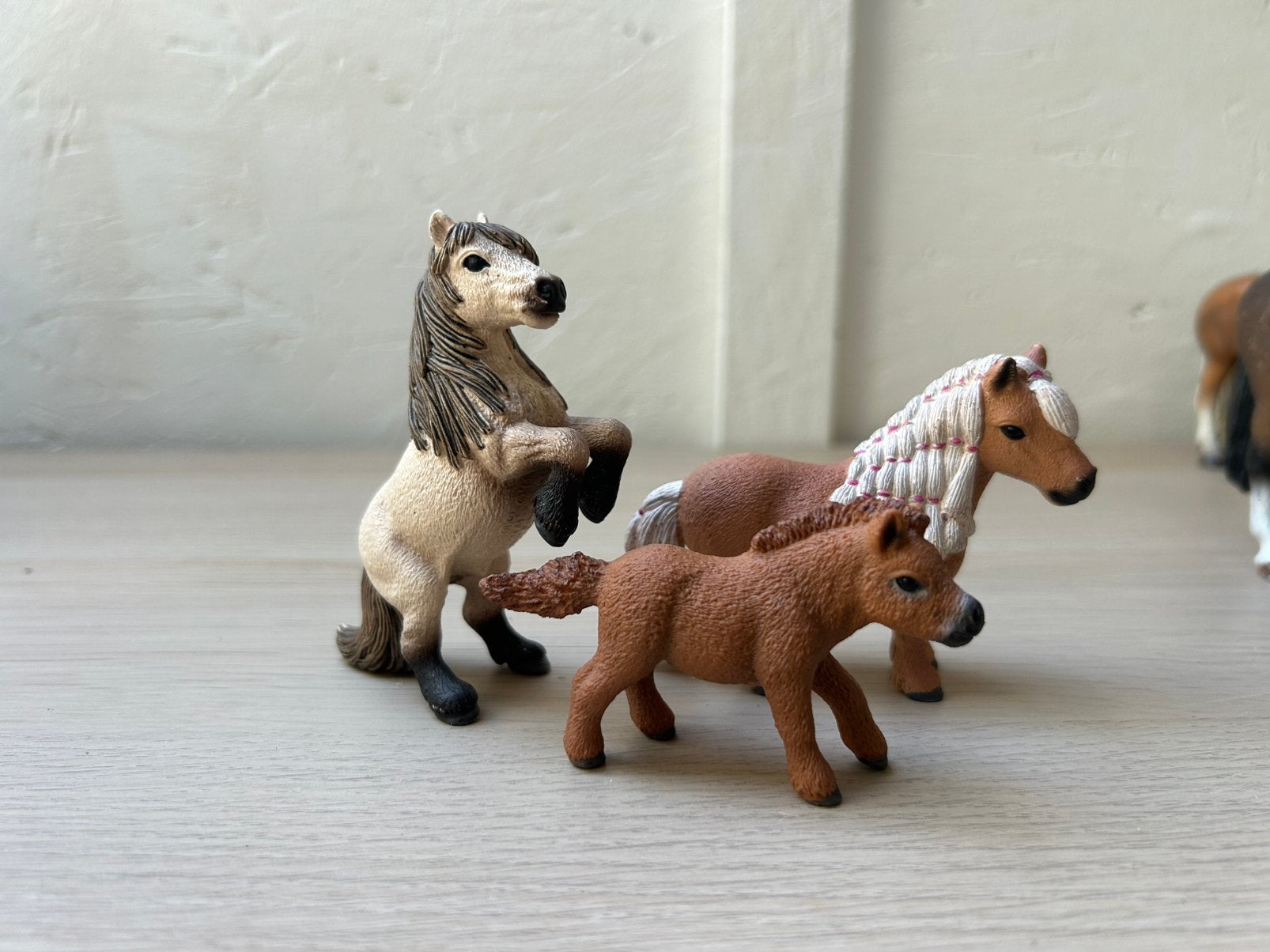 Schleich mini shetlander familie, Ophalen of Verzenden, Zo goed als nieuw, Paard, Beeldje of Figuurtje
