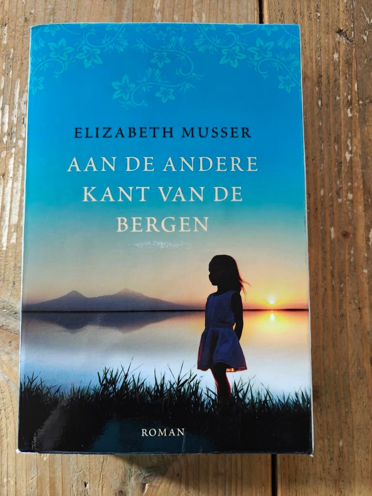 Aan de andere kant van de bergen., Boeken, Ophalen of Verzenden, Zo goed als nieuw
