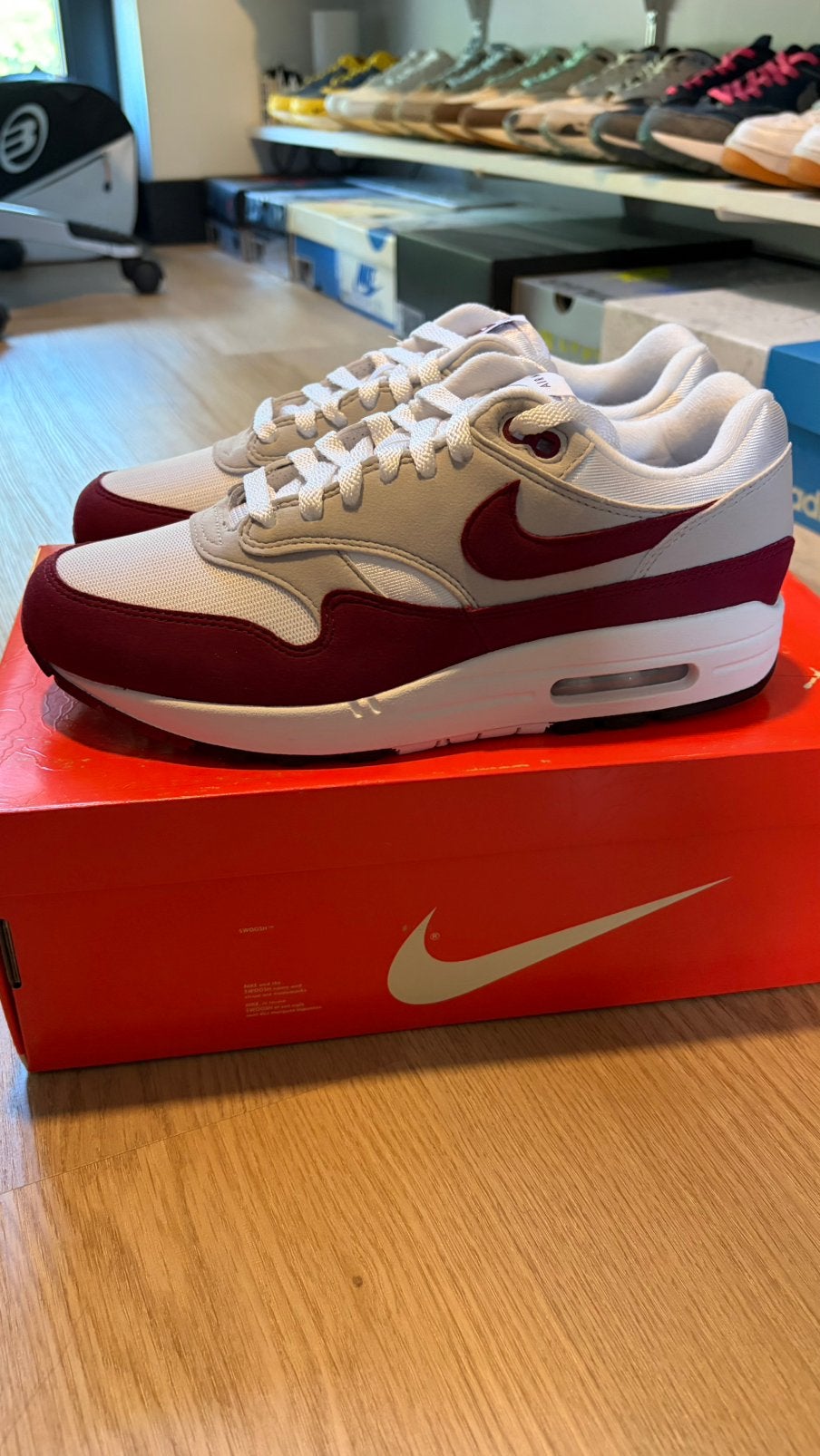 Nike Air Max 1 Stranger Things (Steve Harrington) mt 42, Overige kleuren, Nieuw, Ophalen of Verzenden, Sneakers of Gympen