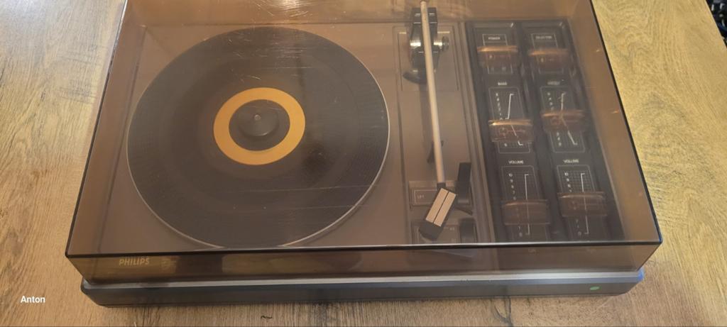 Philips platenspeler met losse luidsprekers., Ophalen, Philips