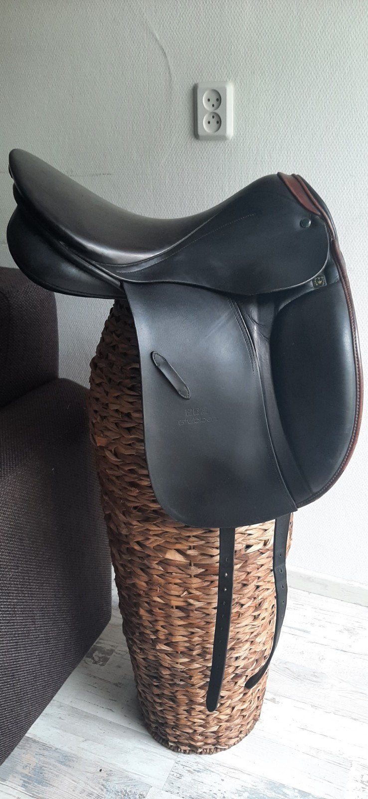 7 zadels 15 16 17 en 17.5 inch vzh en dressuur, Dieren en Toebehoren, Paarden en Pony's | Zadels, Ophalen of Verzenden, Zo goed als nieuw