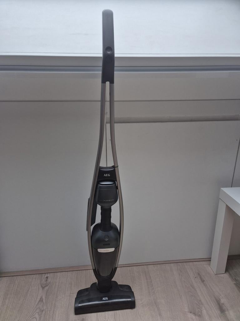 AEG QX9-1-ANIM steelstofzuiger - defect, Ophalen, Niet werkend, Reservoir, Minder dan 1200 watt
