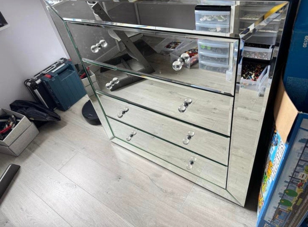 Eichholtz Spiegelglas Commode met Kristallen Knoppen, Huis en Inrichting, Kasten | Ladekasten, Ophalen, 100 tot 150 cm, 3 of 4 laden