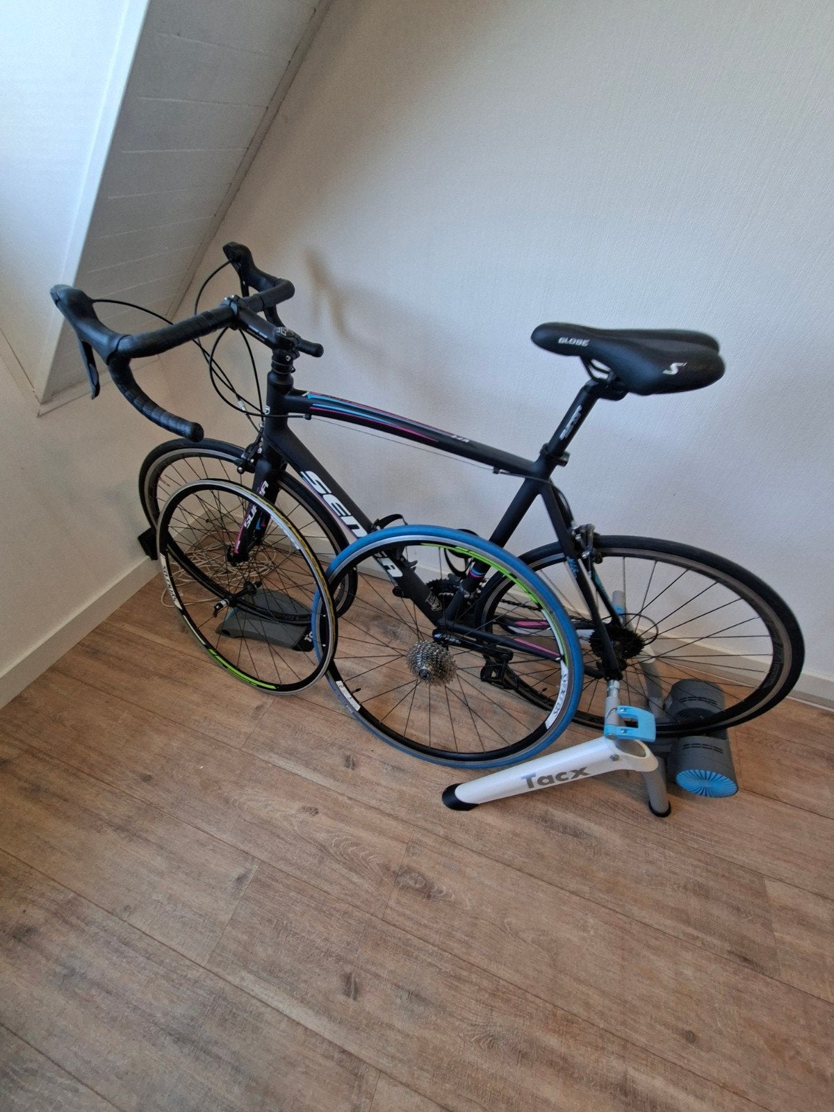 Sensa supra dames racefiets met Tacx trainer en extra wielse, Fietsen en Brommers, Fietsen | Racefietsen, Ophalen of Verzenden