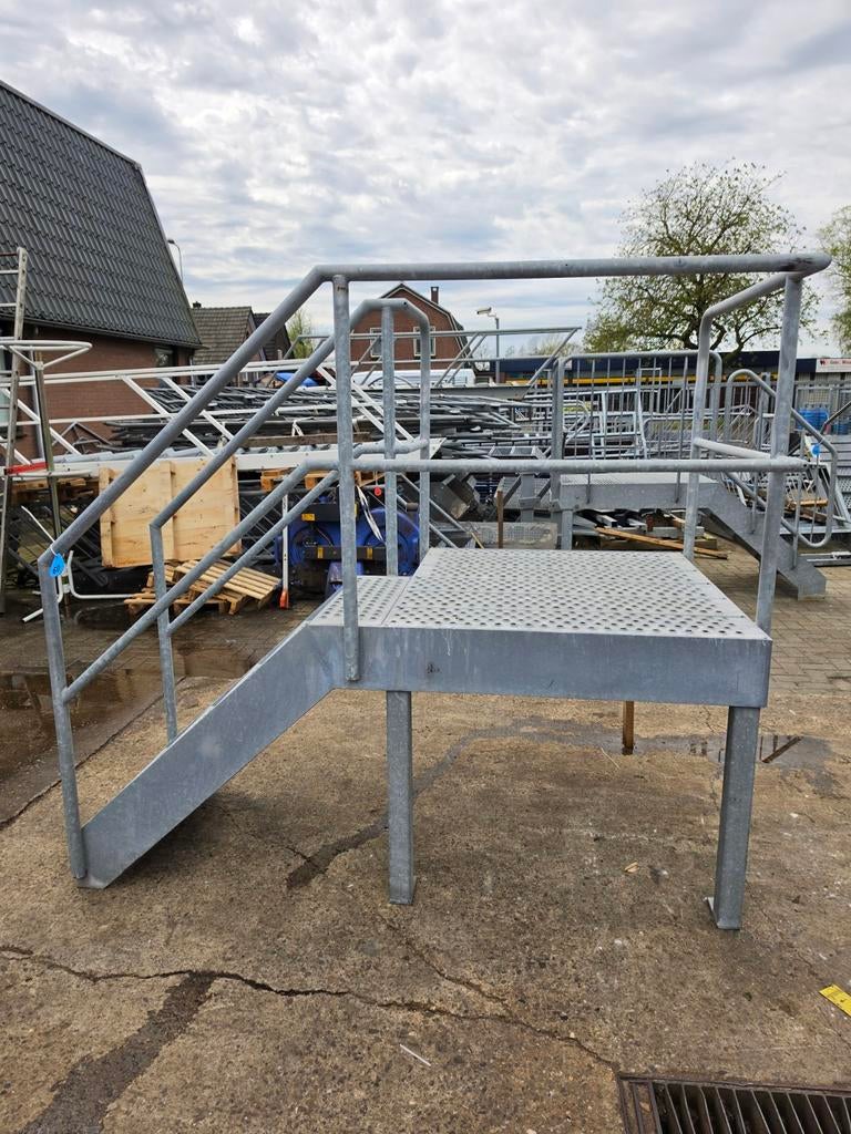 Stalen bordestrap gegalv hoog0,92mtr. Nob060, Ophalen, 2 tot 4 meter