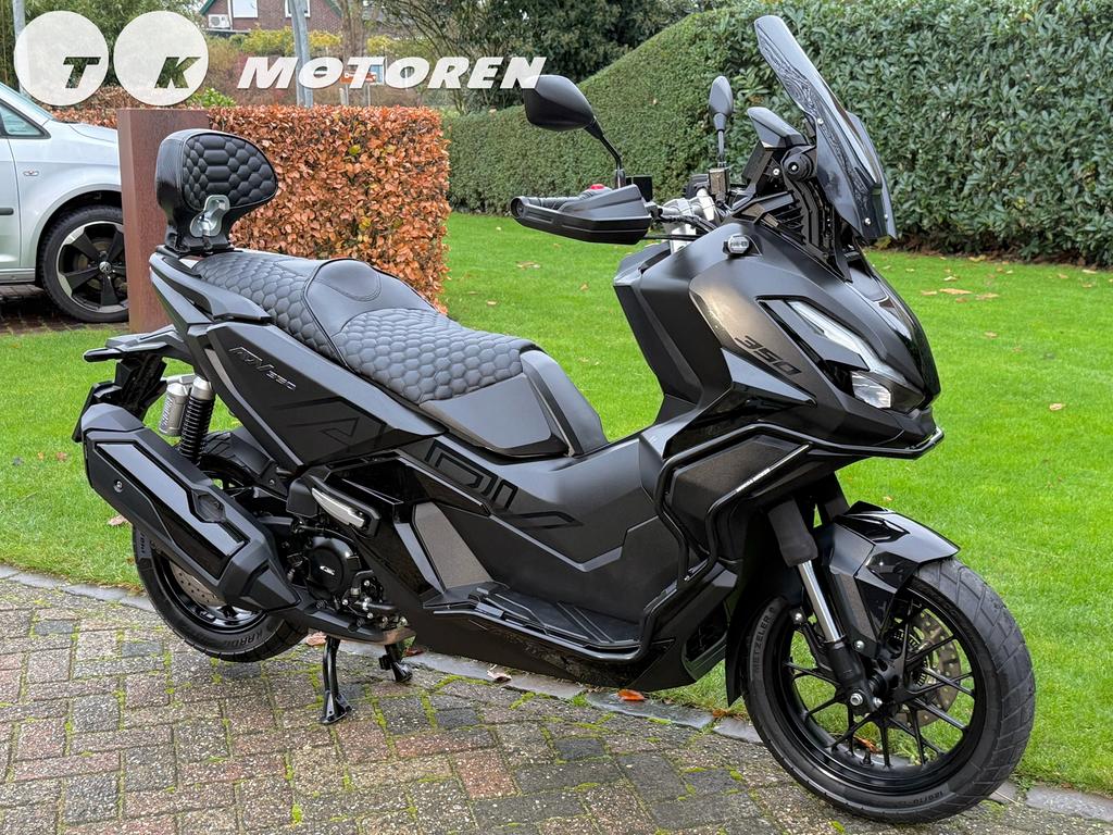 ⭐️ UNIEKE CUSTOM Honda ADV 350 TK BLACK EDITION A2 ! X-adv, Scooter, 300 cc, Bedrijf, Minimaal motorrijbewijs A2
