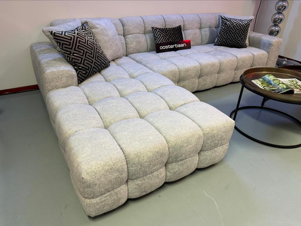 Luxe Velvet Loungebank Yently 200x300cm Lightgrey NEW Uniek, Huis en Inrichting, Oosterbaan, 250 tot 300 cm, Info@oosterbaanwonen.nl