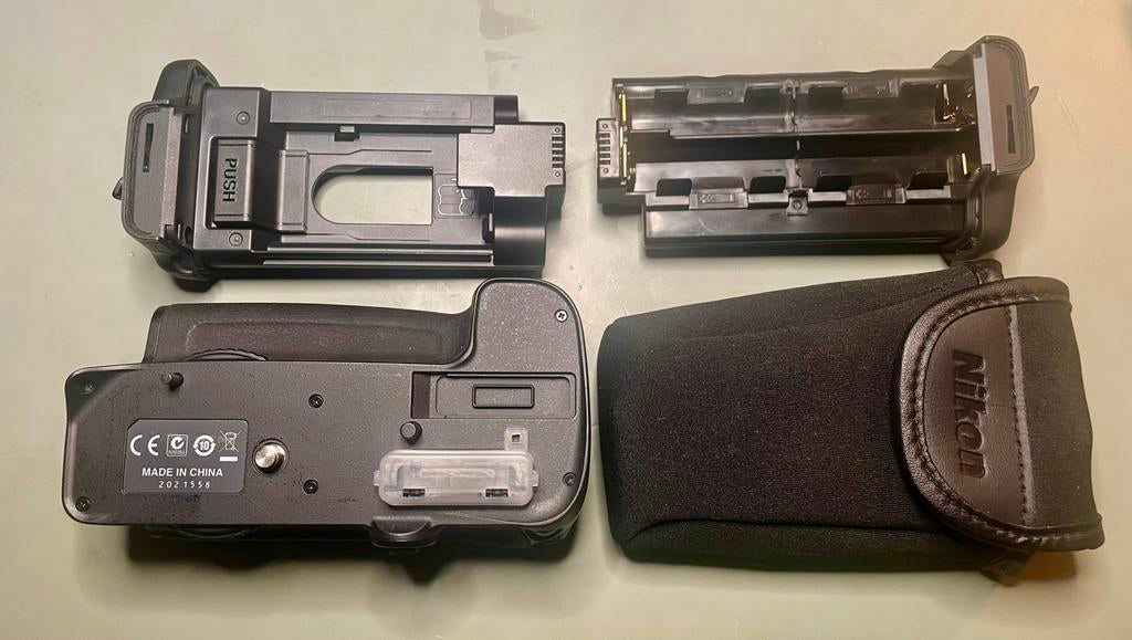 Nikon MB-D11 Battery Grip + Accessoires, Audio, Tv en Foto, Fotografie | Accu's en Batterijen, Zo goed als nieuw, Ophalen of Verzenden