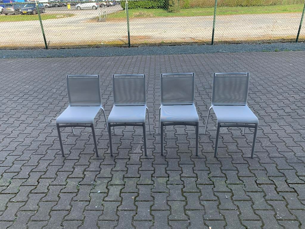 Set van 4 Italiaans design stoelen, Ophalen, Zo goed als nieuw, Metaal, Stapelbaar