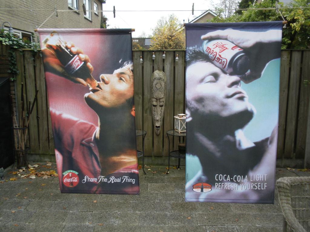 Twee oude originele grote reclame banners van Coca-Cola., Ophalen of Verzenden, Gebruikt, Reclamebord