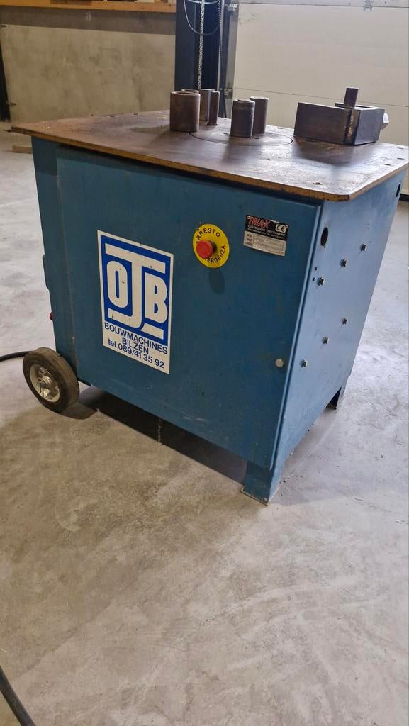 Betonijzer Buigmachine en Knipmachine, Ophalen