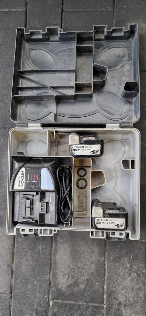 Hitachi Acculader UC18YRSL + 2 Accu's 14.4V, Ophalen of Verzenden, Gebruikt