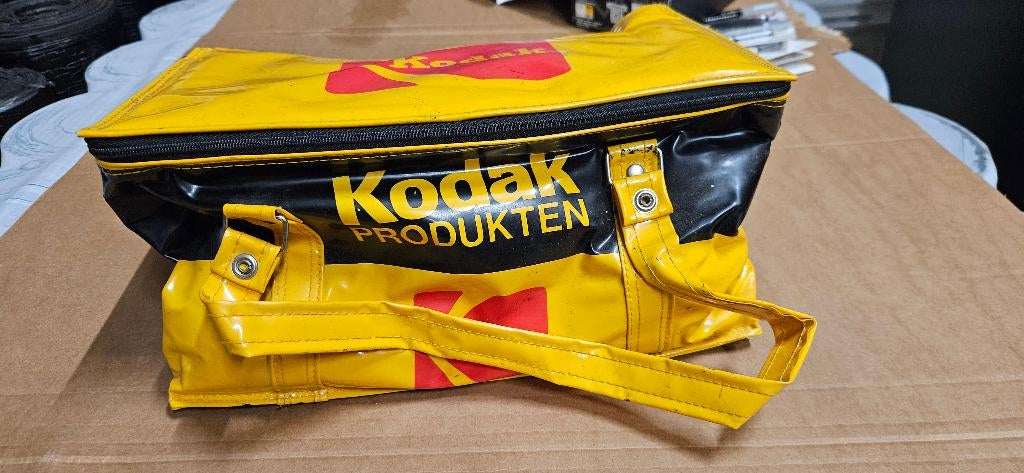 OUDE KODAK TAS ORGINEEL ,EN OUDE FLITSER ,OUDE POLAROIDS, Ophalen, Gebruikt, Overige merken