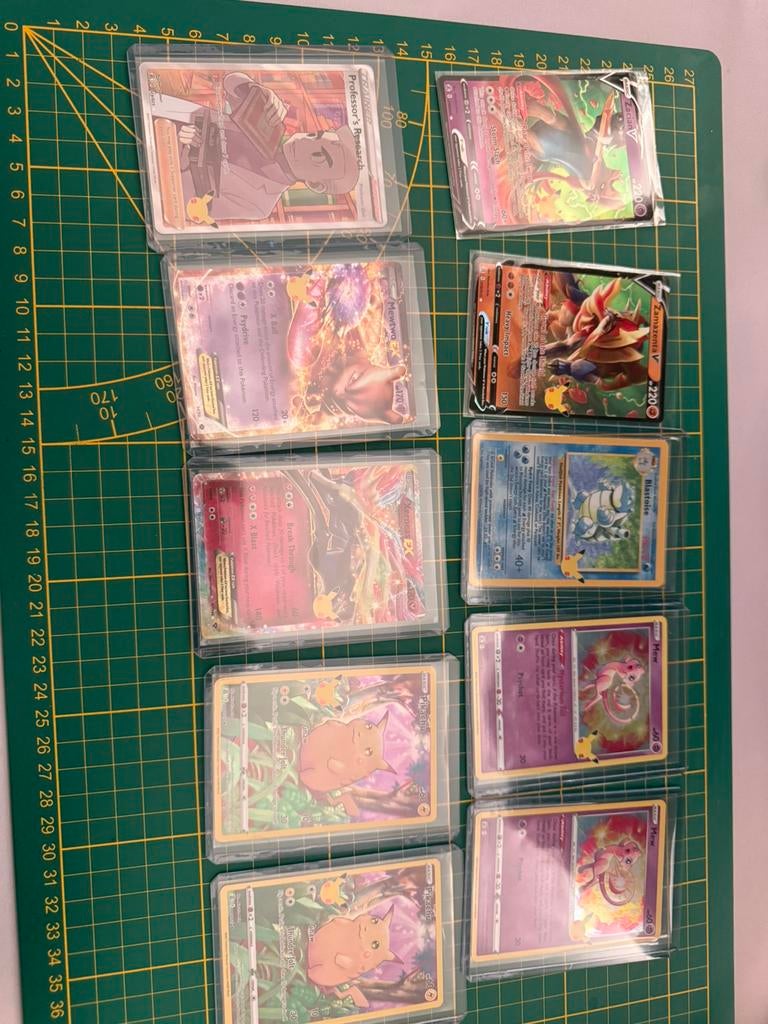 Pokemon: 25th Anniversary Celebrations hitjes, Hobby en Vrije tijd, Ophalen of Verzenden, Zo goed als nieuw