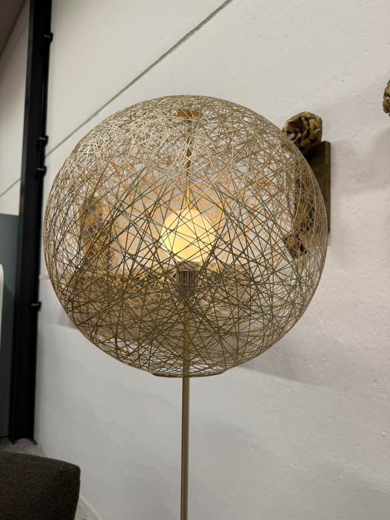 Moooi Random Vloerlamp Design Lamp, Moooi, Zo goed als nieuw, 150 tot 200 cm, Leolux Harvink Jori Rolf Benz Design on Stock Eyye Montis