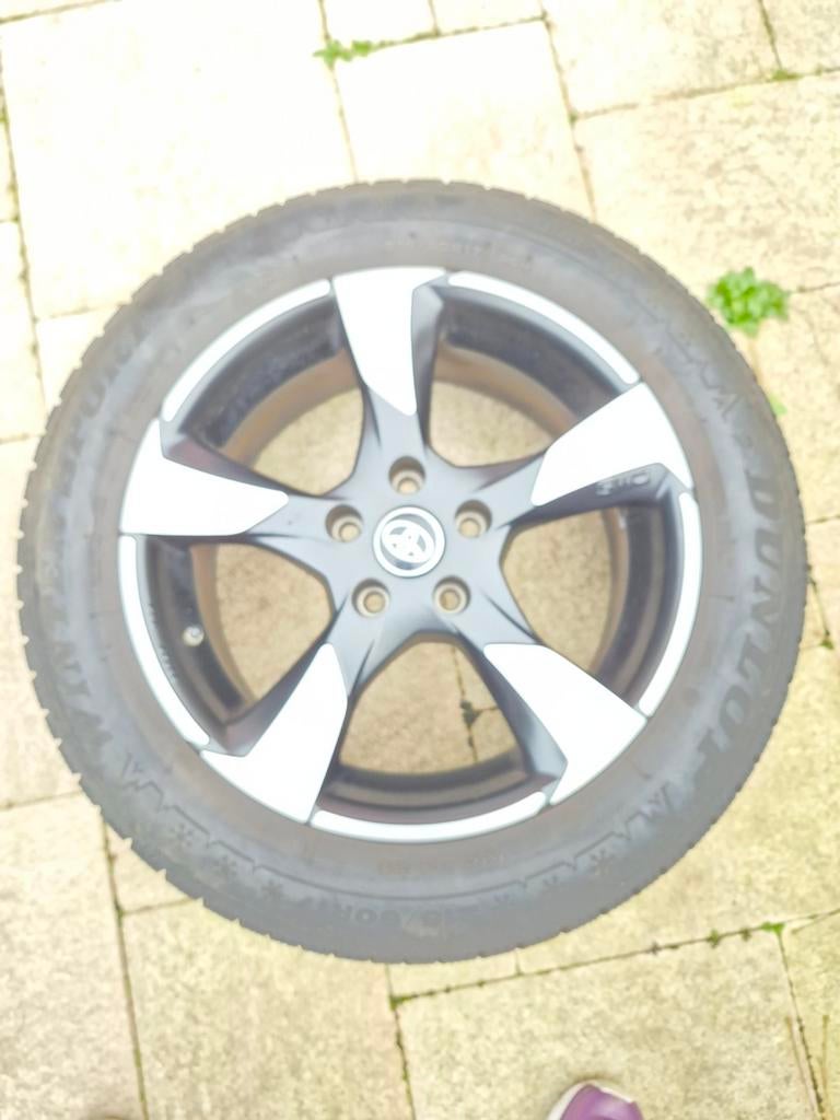 Toyota C-HR Winterbanden 215/60 R17 - Zo goed als nieuw!, Ophalen, Banden en Velgen, 17 inch, Winterbanden