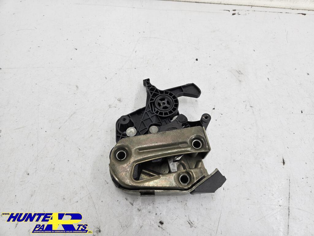 Achterbankslot links Volvo V70/XC70 II ('00-'08) 30767666, Gebruikt, Ophalen of Verzenden, Volvo, Volvo