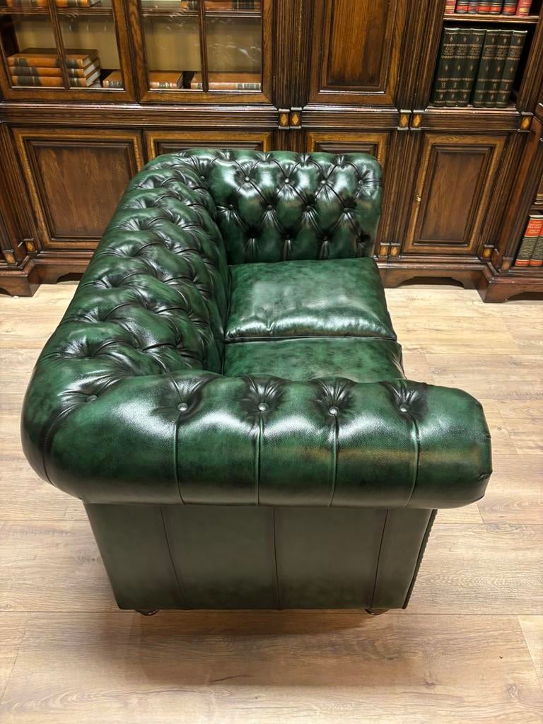 Chesterfield 2 zits antiek groen leer, Huis en Inrichting, Ophalen, Chesterfield brand, Tweepersoons, Zo goed als nieuw