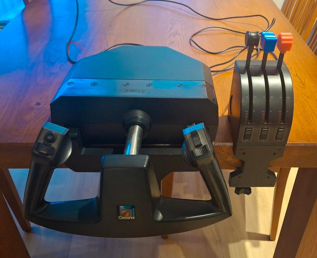 Logitech Saitek Cessna yoke en throttle quadrant, Computers en Software, Joysticks, Ophalen of Verzenden, Zo goed als nieuw, Logitech