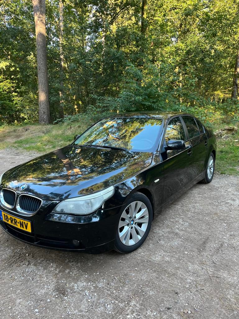 BMW 5-Serie 2.5 I 523 AUT 2005 Zwart, Auto's, BMW, Automaat, Achterwielaandrijving, 1800 kg, 2497 cc