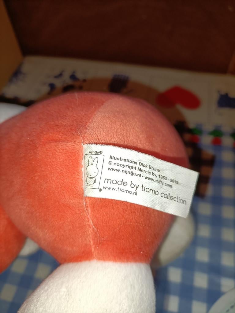 Oranje Nijntje knuffel kiekeboe met magneten in handen, Kinderen en Baby's, Speelgoed | Knuffels en Pluche, Ophalen of Verzenden