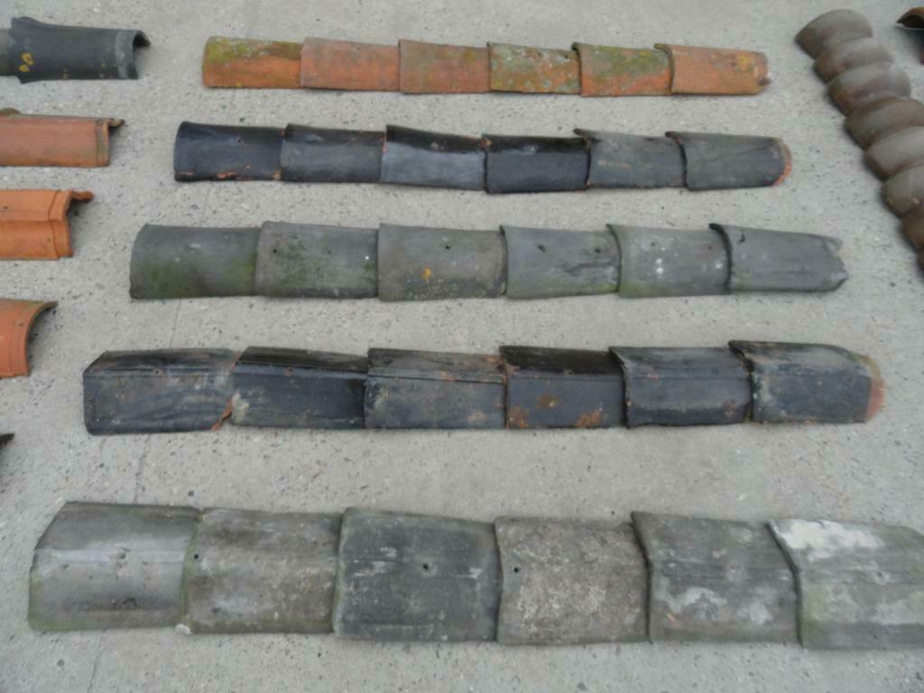 Diverse gebruikte dakpannen, nokvorsten en gevelpannen., Doe-het-zelf en Verbouw, Dakpannen en Dakbedekking, Ophalen, Gebruikt
