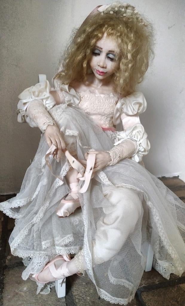 Ballerina op stoel, Ophalen of Verzenden, Zo goed als nieuw, Pop, Levensecht of Reborn