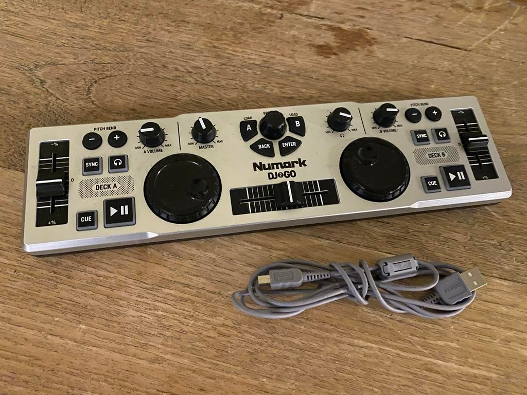 Numark DJ2GO DJ Controller - Incl. Kabel, Muziek en Instrumenten, Dj-sets en Draaitafels, Gebruikt, Dj-set, Numark, Ophalen of Verzenden