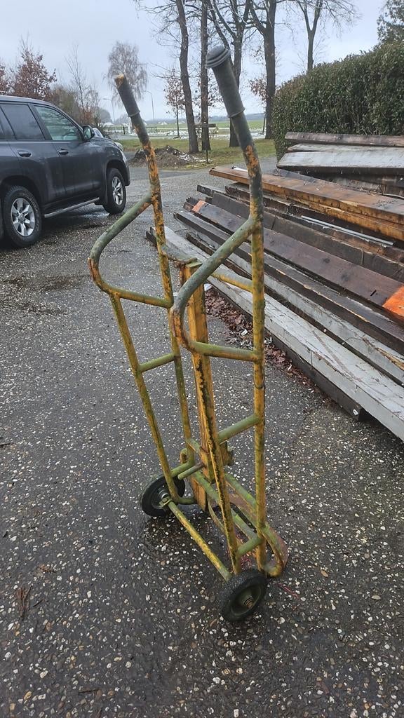 Steekwagen gasflessen, Ophalen