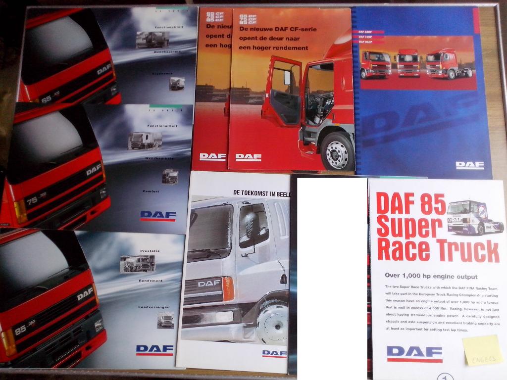8x DAF 65 CF + 75 CF + 85 CF + Race Truck brochures folders, Ophalen of Verzenden, Zo goed als nieuw, Overige merken
