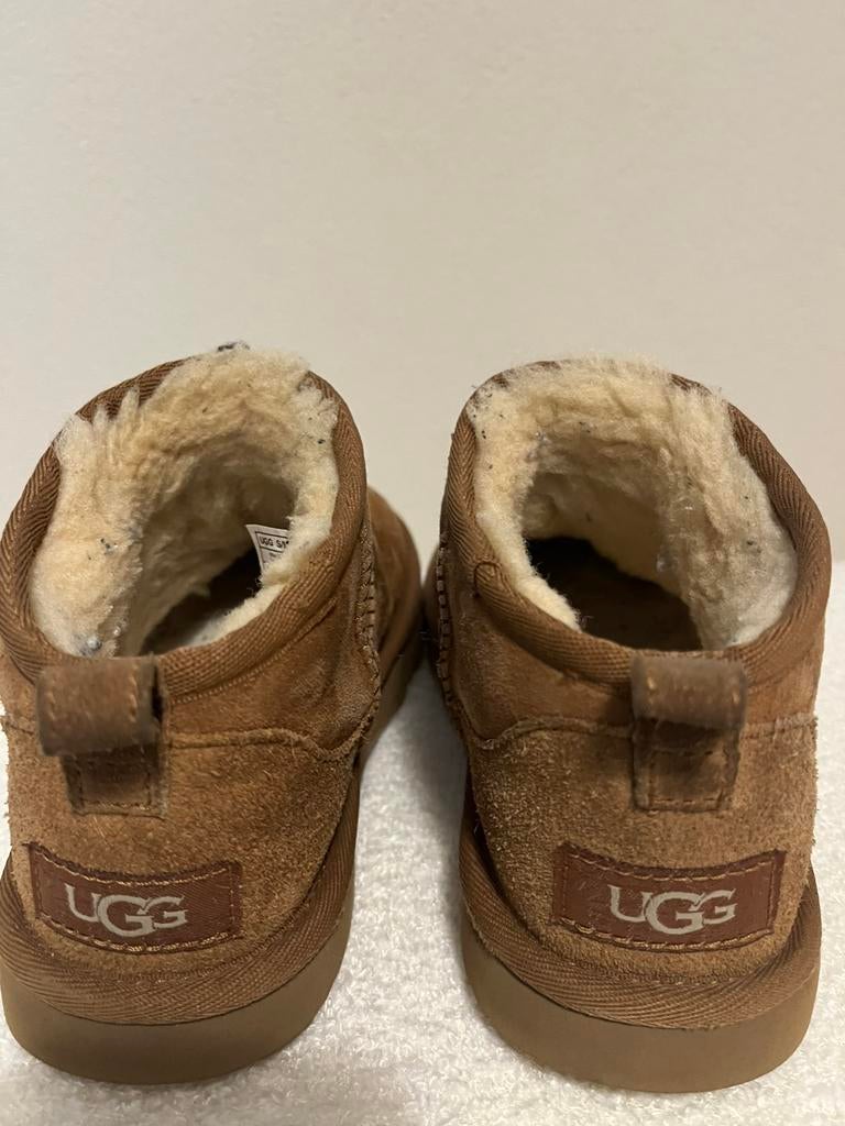 UGG origineel Classic mini chestnut bruin, maat 32, Gebruikt, Meisje, Laarsjes, Ophalen of Verzenden