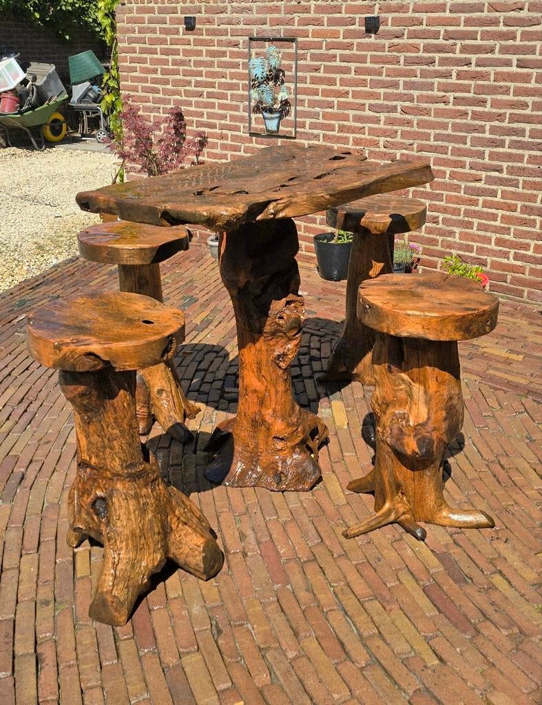 Unieke boomstam tafel met krukken, Ophalen, Gebruikt, Rustiek, Vier personen
