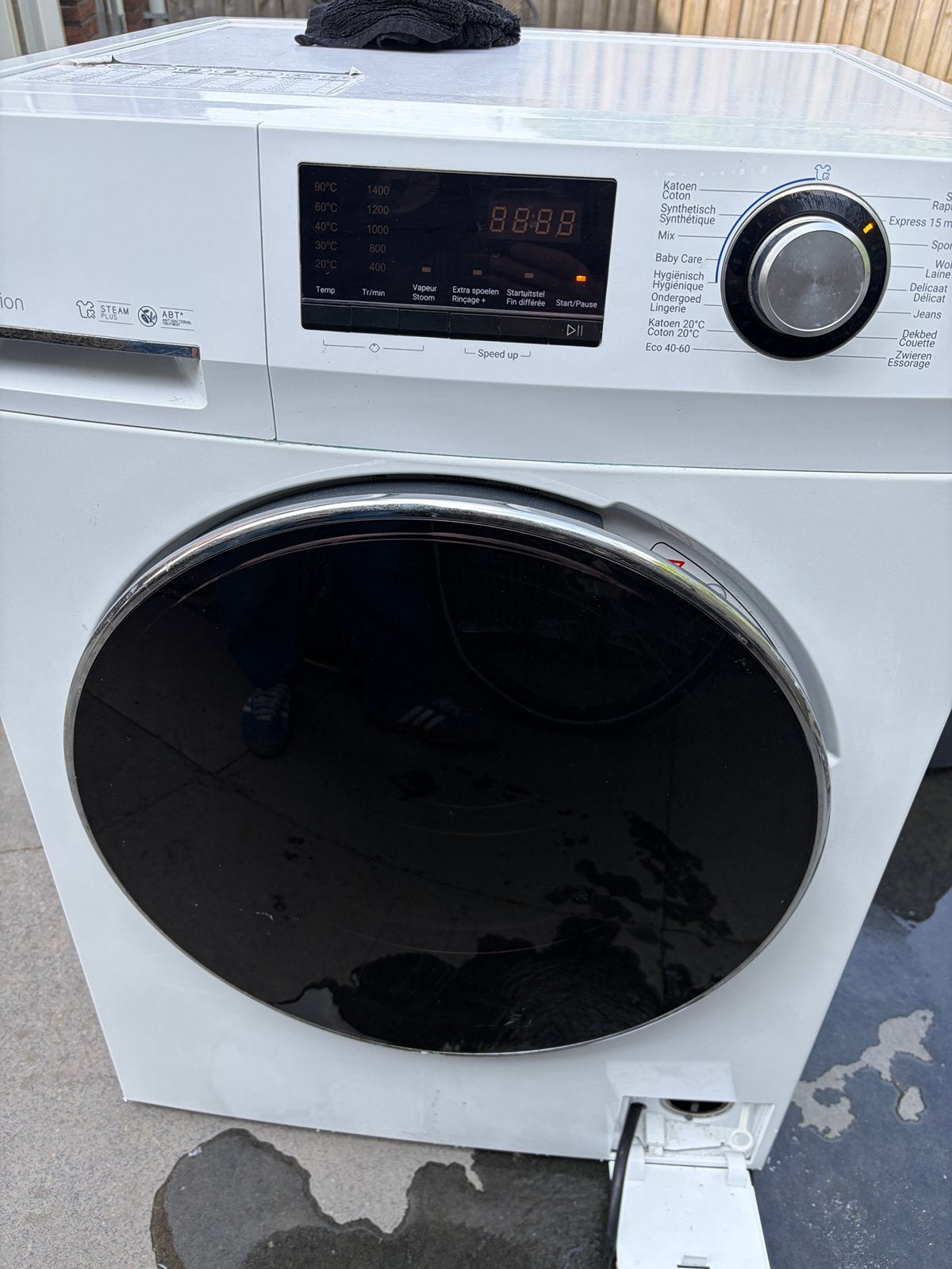 Wasmachine haier . Werkt maar lekt, Ophalen, Voorlader, Niet werkend, 85 tot 90 cm
