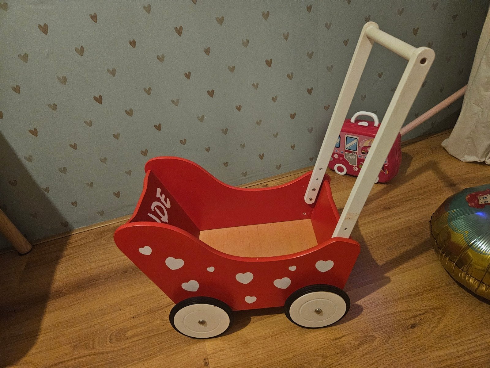Houten poppenwagen rood, verstelbaar, met naamsticker, Ophalen