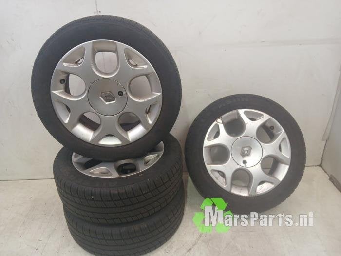 Velgen set + winterbanden van een Renault Twingo, Gebruikt, -, -, Ophalen of Verzenden