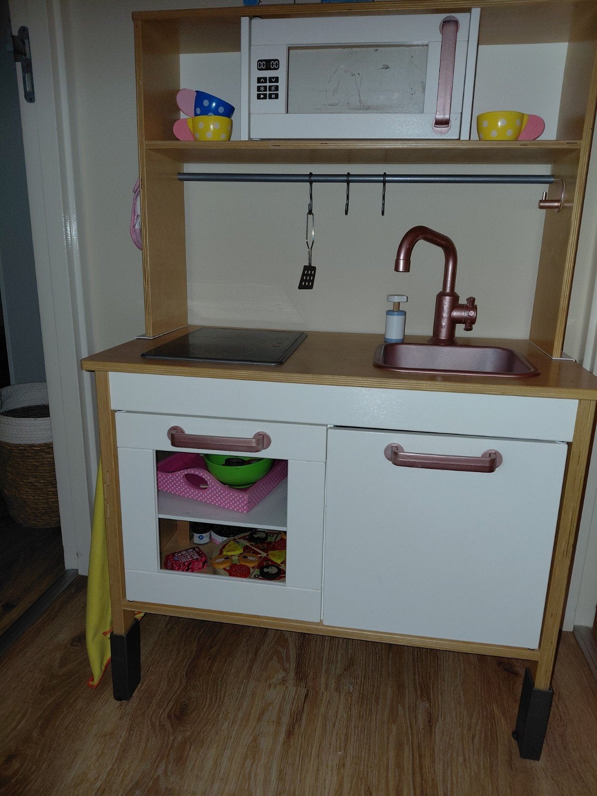 houten Ikea Keukentje Duktig met roze accenten en accessoire, Kinderen en Baby's, Ophalen, Gebruikt, Hout, Speelkeuken