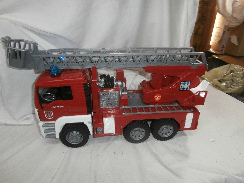 Bruder MAN TGA Brandweer Ladderwagen met Waterpomp, Kinderen en Baby's, Ophalen, Zo goed als nieuw