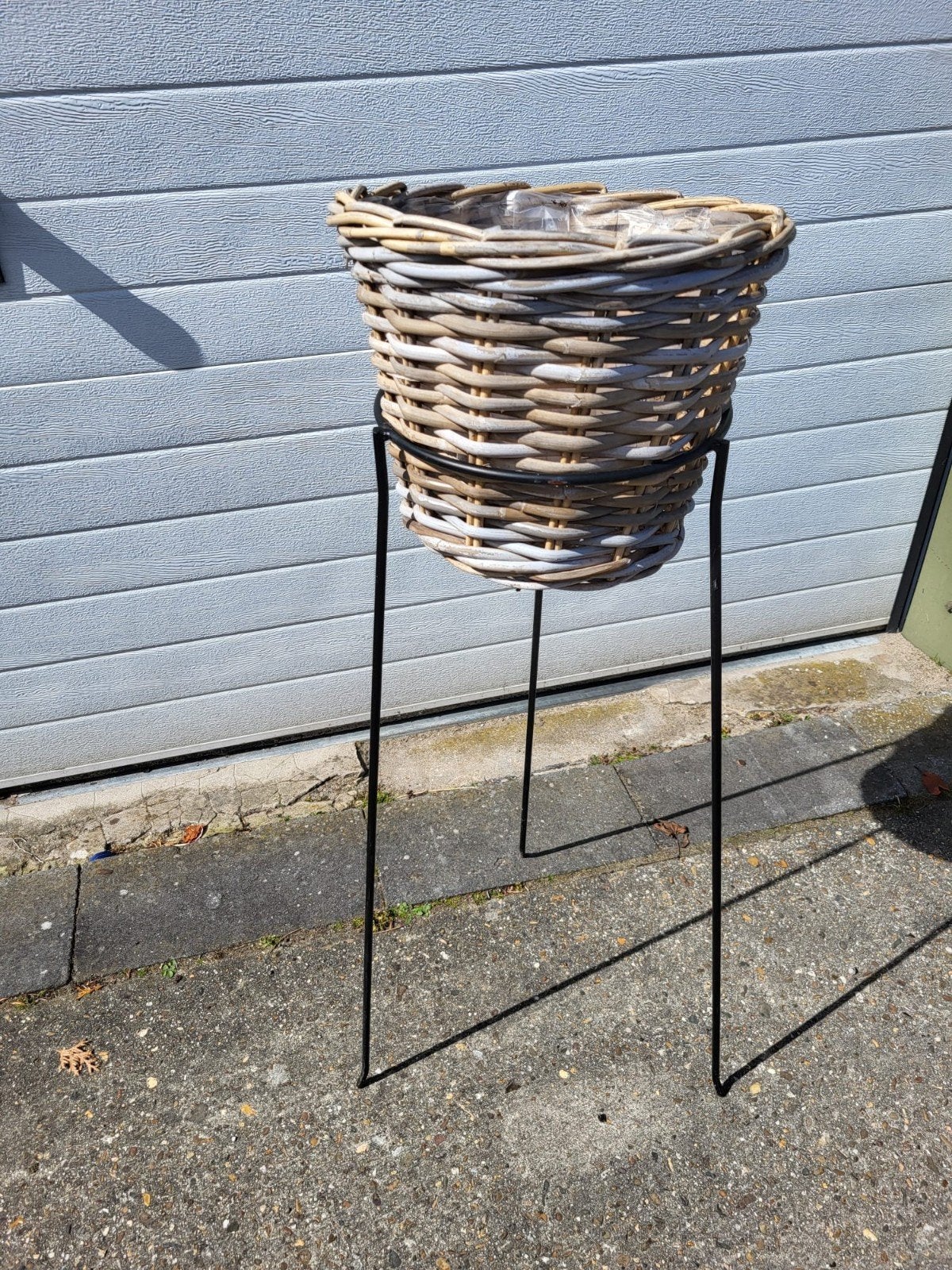 Rotan Bloempot Op Standaard | Pot: D31 H26 | Hoogte: 93cm, Tuin en Terras, Bloempotten, Ophalen of Verzenden, Nieuw, Rond, Overige materialen