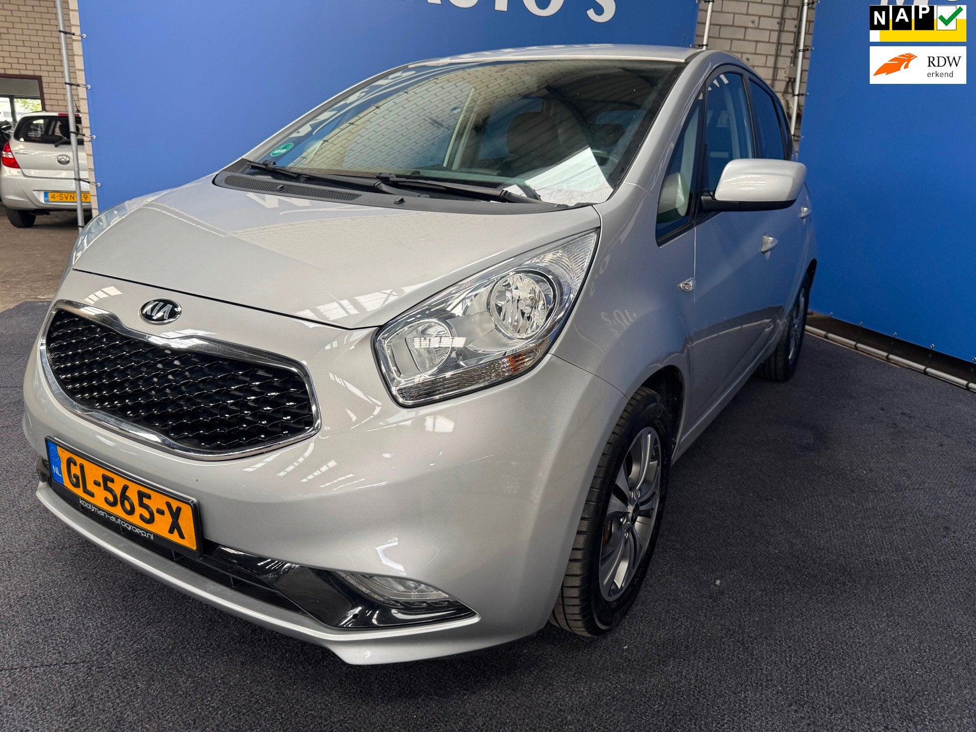 Kia Venga 1.6 CVVT DynamicLine Automaat met Nieuwe APK, Auto's, Parkeersensor, Gebruikt, 4 cilinders, 1197 kg